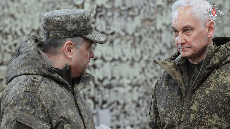    На фронте позарез нужны роботы, вывозящие с передовой раненых и доставляющие туда воду, еду и боеприпасы. GIF: видео Минобороны