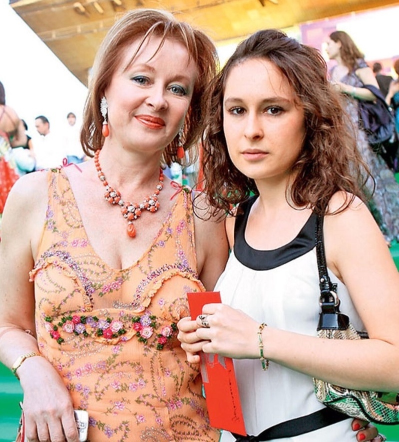 Лариса Удовиченко и её дочь Мария от Геннадия Болгарина