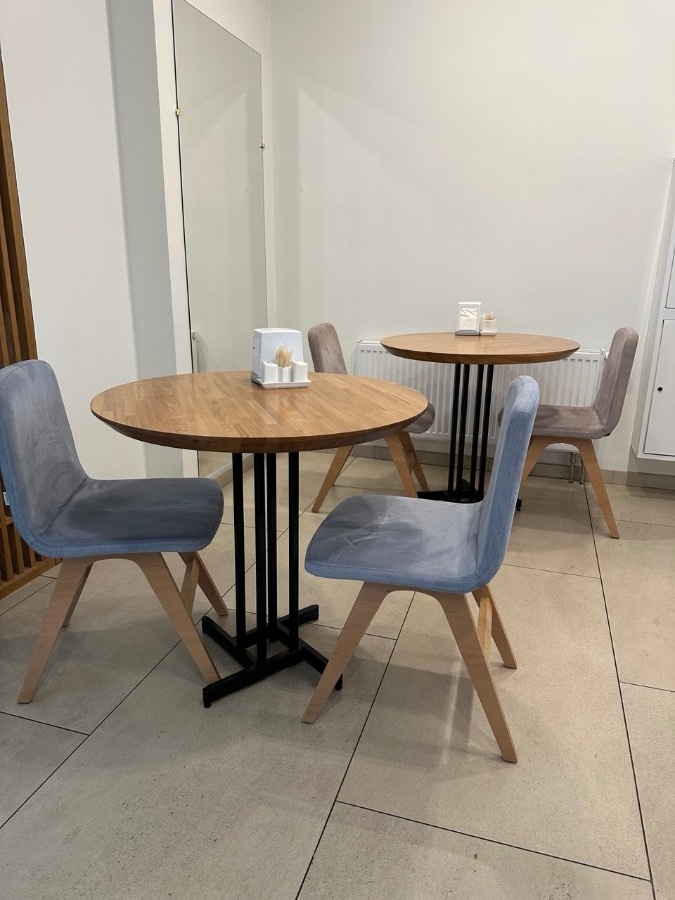 Столы и стулья для парк-отеля "Басовское" в г. Кимры