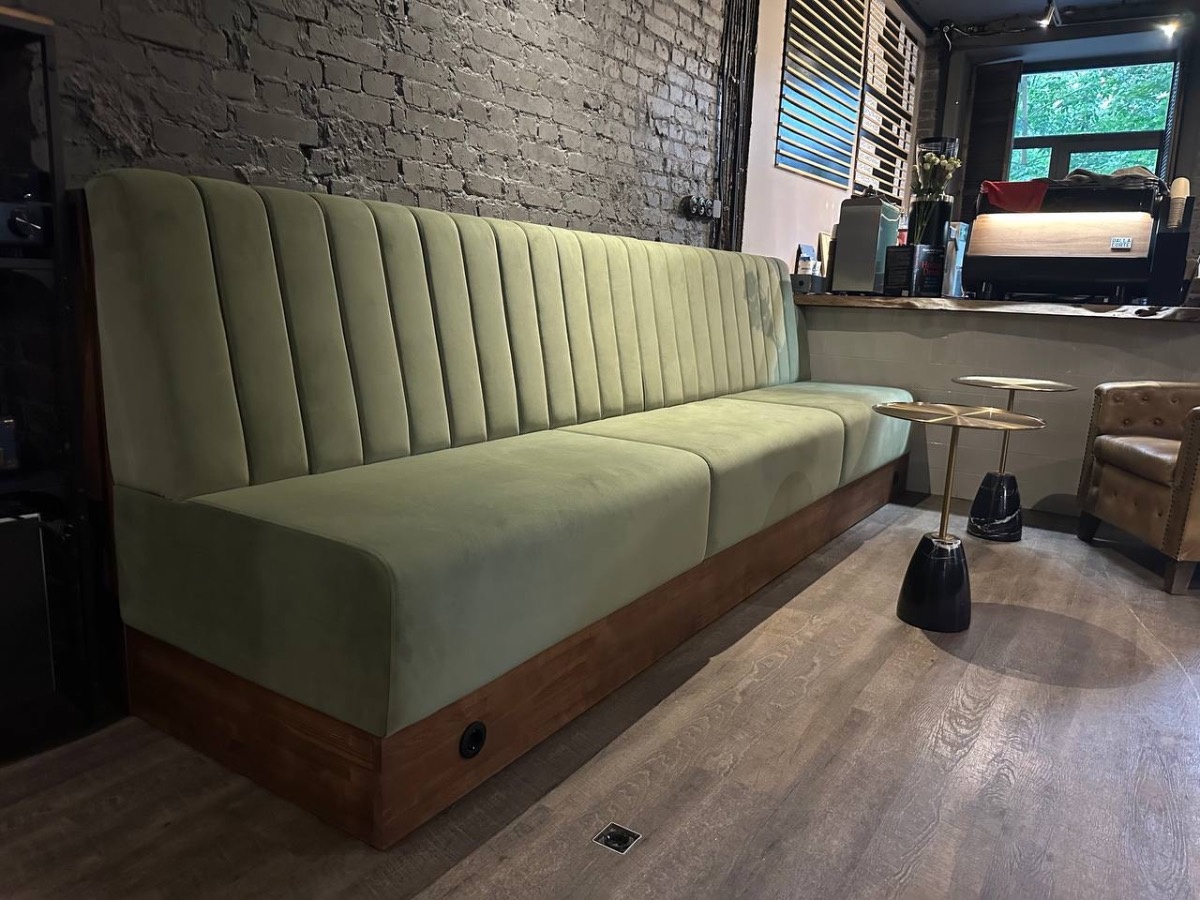 Диван на заказ для кафе 1872 на Ленинском проспекте