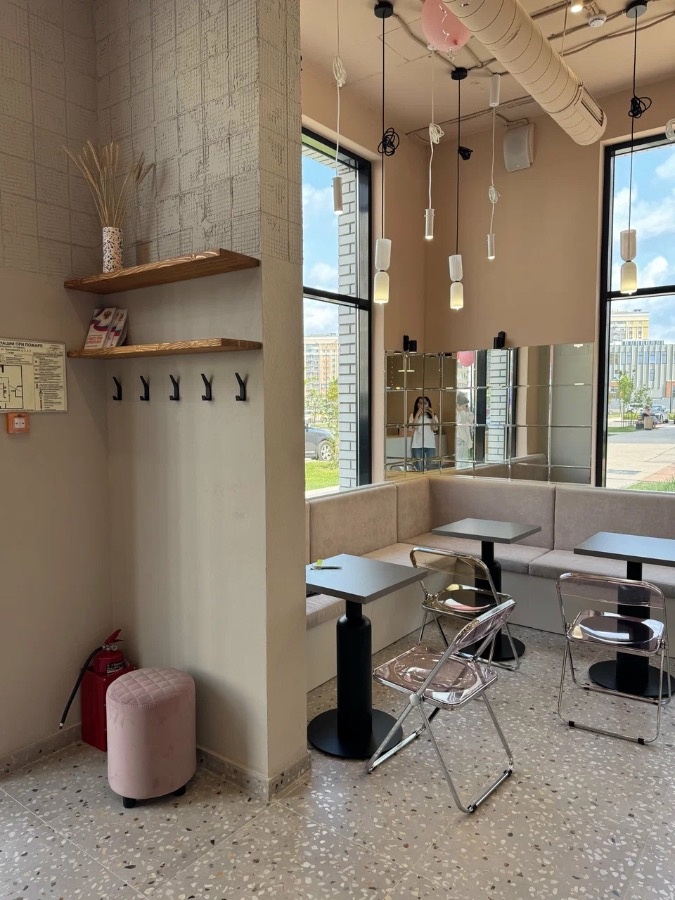 Мебель для кофейни "Здесь был торт" в Новой Москве