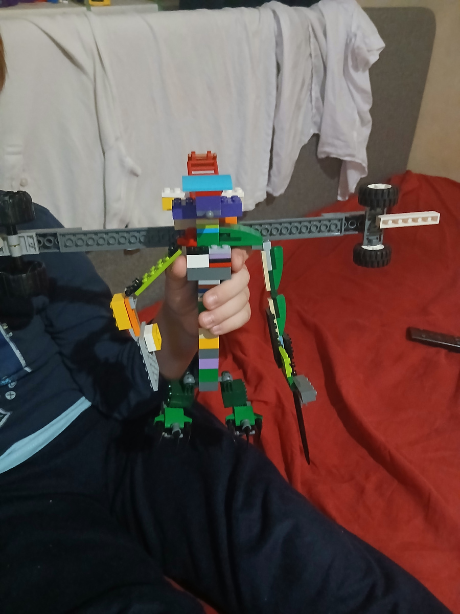 Супермегадиноробот!