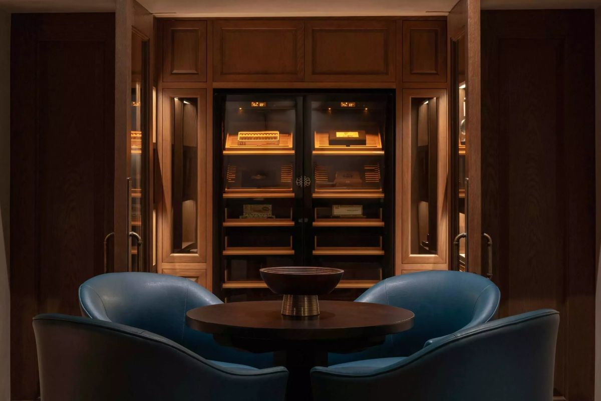 Сигарный клуб в Дубае. Фото panteon.ru