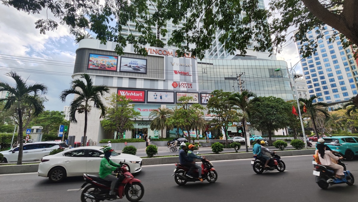 Дорога в Нячанге вдоль моря.