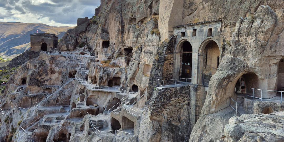 Грузия 2025 - день 9 ч.2. Мистическая Вардзия — пещерный город-призрак.