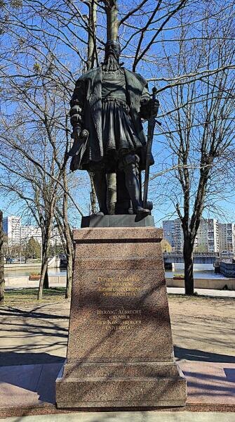    Памятник основателю Кенигсбергского университета герцогу Альбрехту Фото: Анна Табаева, личный архив