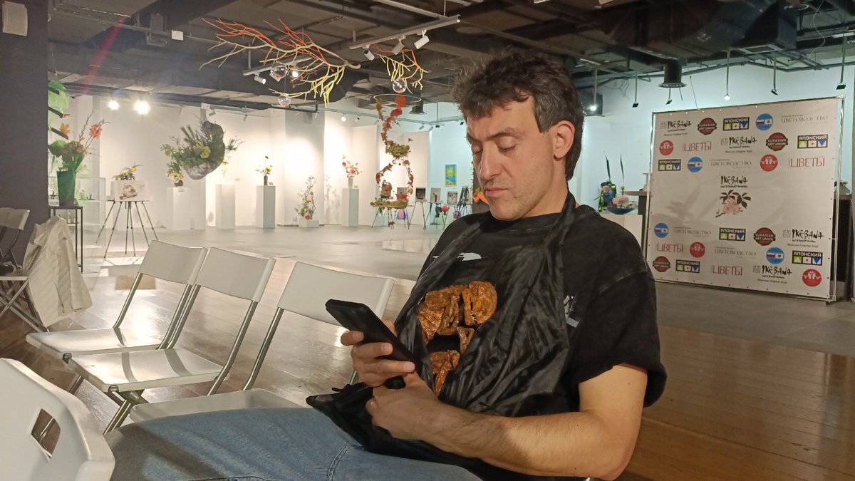 Антон Евгеньевич, фестиваль экибаны в Центре современных искусств Евразийского художественноого союза