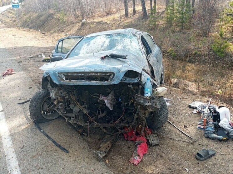     В машине находилось три человека, один из них скончался. фото: tg-канал Госавтоинспекции Забайкалья