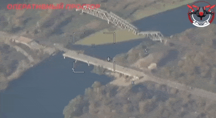    Изоляция района. Удар ФАБ-3000 с УМПК по мосту через Северский Донец в районе н.п. Райгородок - одной из ключевых транспортных артерий ВСУ между Славянском и Красным Лиманом. Видео: "Военкор Котенок"