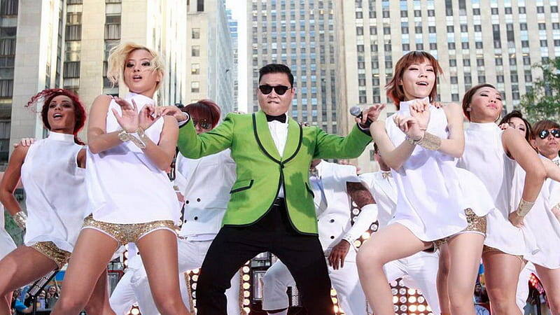 Исполнитеь PSY со своим треком «Gangnam Style»
