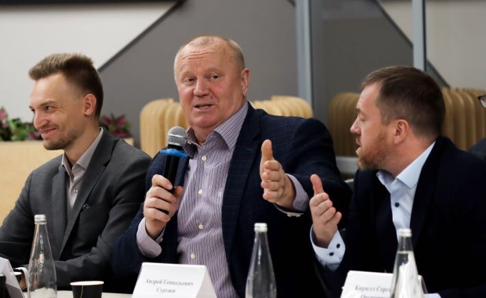 Валентин Дрюпин (представляет ГК «Союз»), Юрий Гатилов, руководитель ГК «Жилищная инициатива», Андрей Суртаев, руководитель ГК «Алгоритм»