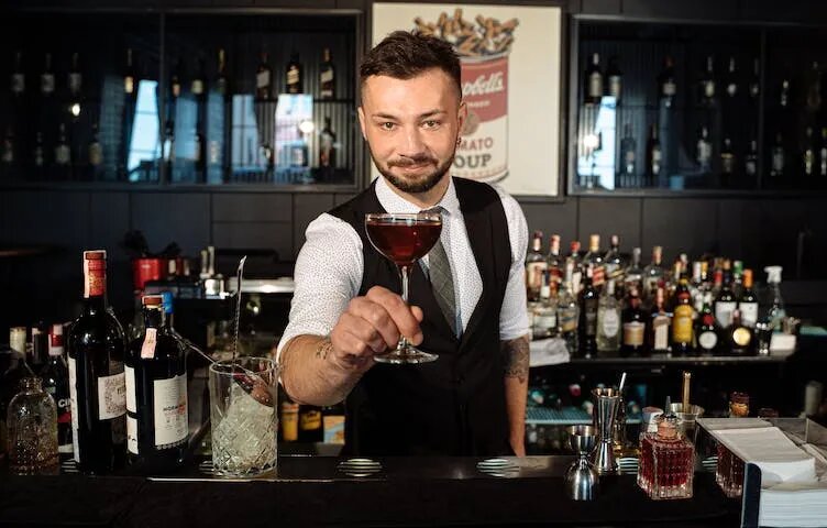 Кто был первым барменом в России?