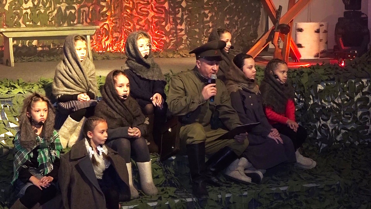    В Пойковском представили иммерсивный спектакль о блокаде Ленинграда