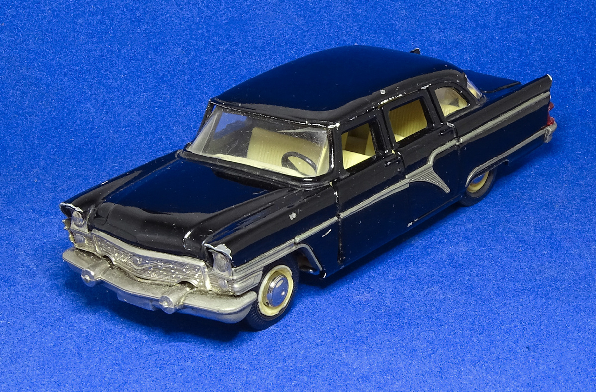 Рис. 1. Саратовская модель автомобиля ГАЗ-13 «Чайка» (А15) производства ПО Тантал, СССР в масштабе 1:43