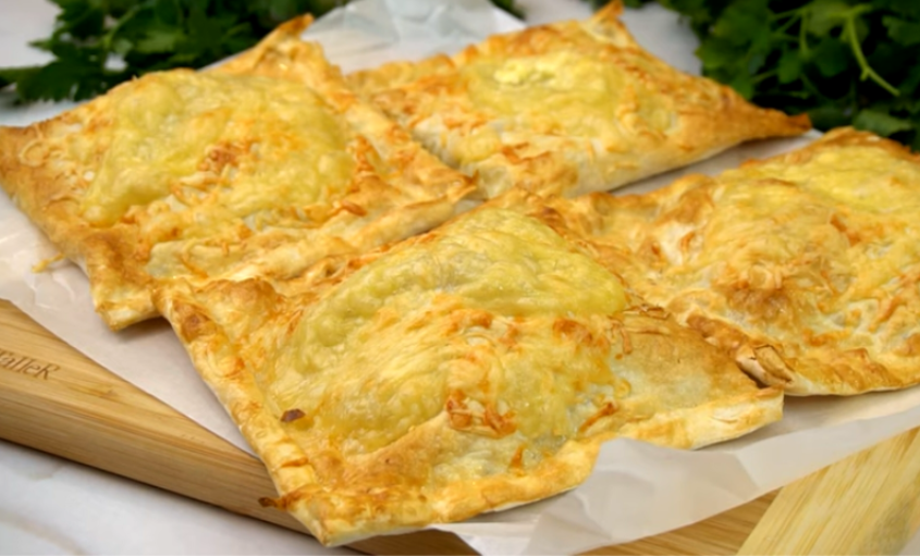 Выбросите скалку! Смотрите как обычный лаваш превратить в шедевр: «Ленивые» пирожки из лаваша. Готовятся быстрее, чем сбегаешь в магазин.