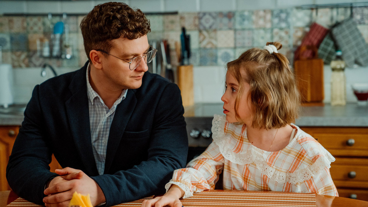    Кадр из сериала «Папины дочки. Новые», реж. Александр Жигалкин, Дмитрий Грибанов, Аскар Бисембин и др., СТС, START