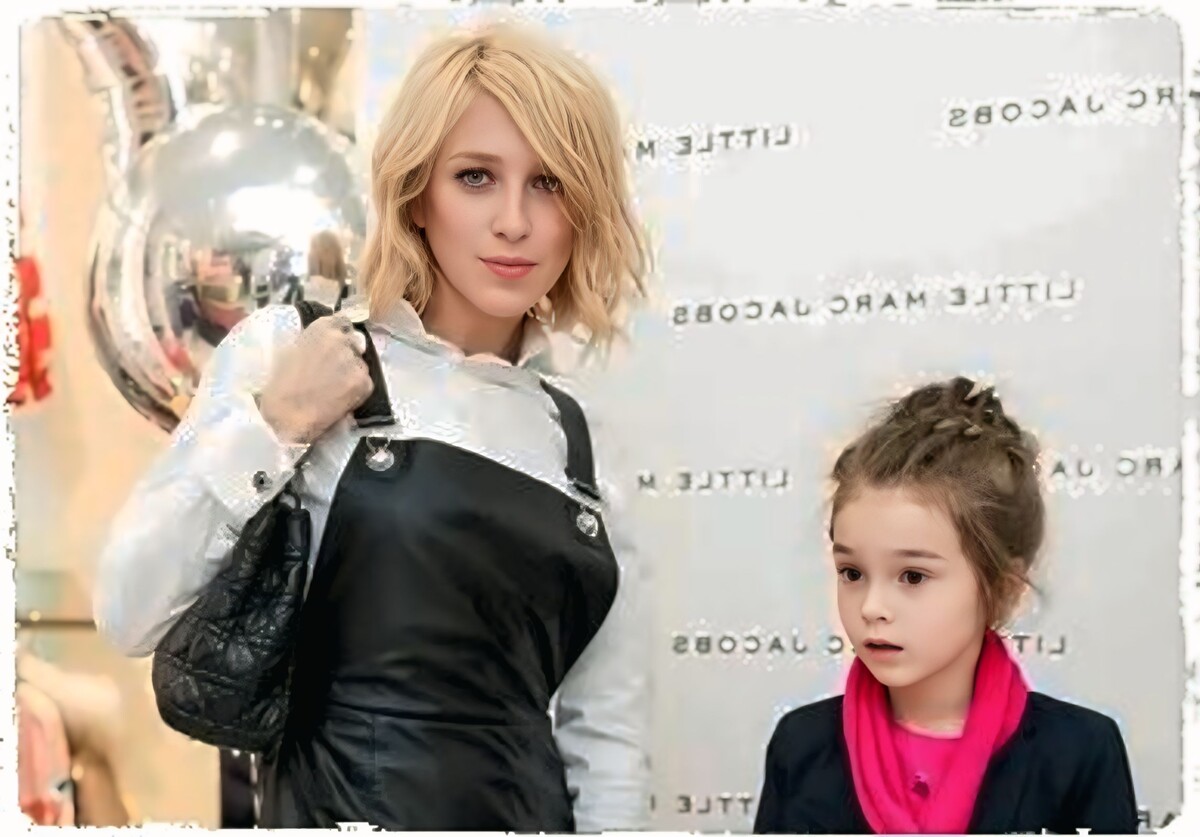 Когда твоя мама — звезда, кажется, что все двери открыты. Но первая же закрытая дверь может стать причиной публичного скандала.