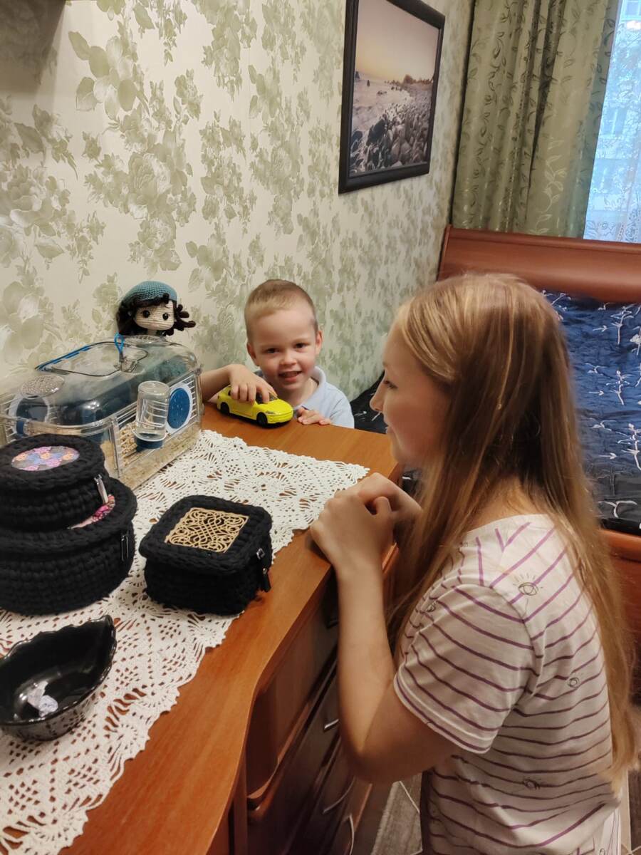 Паша с сестрой