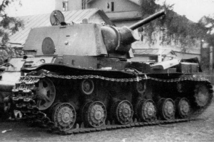 Танк КВ-1 производства ЛКЗ выпуска августа - сентября 1941 года в городе Красное Село
