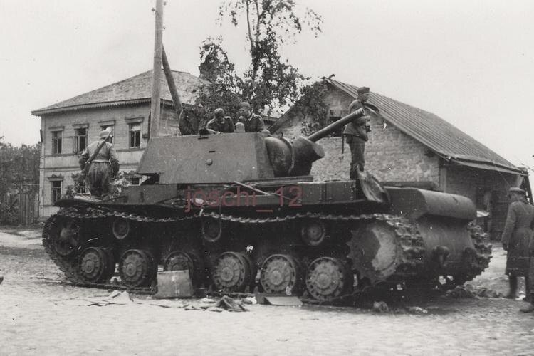 Танк КВ-1 производства ЛКЗ выпуска августа - сентября 1941 года в городе Красное Село