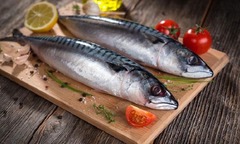 Скумбрия по-дворянски: секрет сочной рыбы из духовки