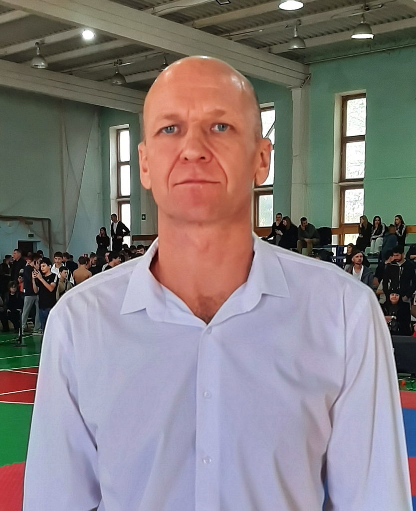 Главный судья соревнований Алексей Чугунов📷    Кикбоксеры 7 городов выяснили отношения на первенстве Волжского
