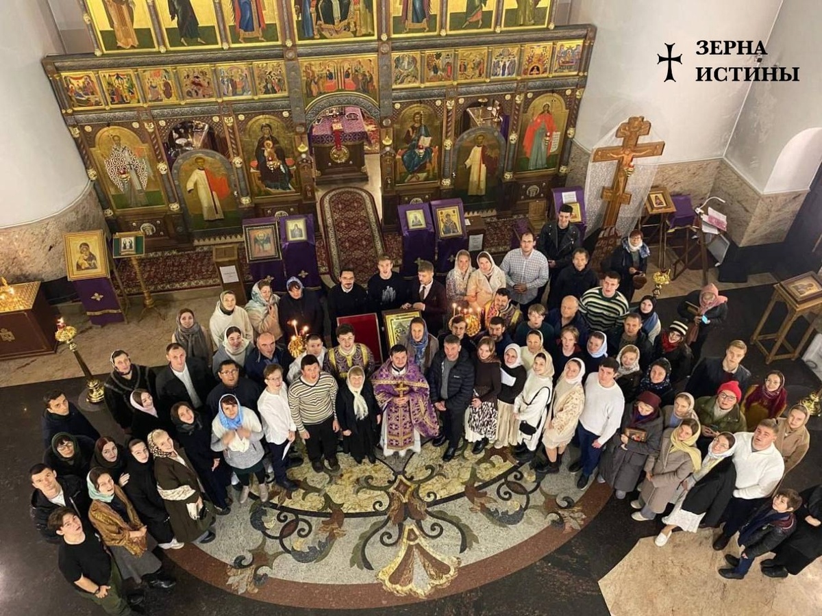    В Сургуте впервые отслужили ночную молодежную Литургию