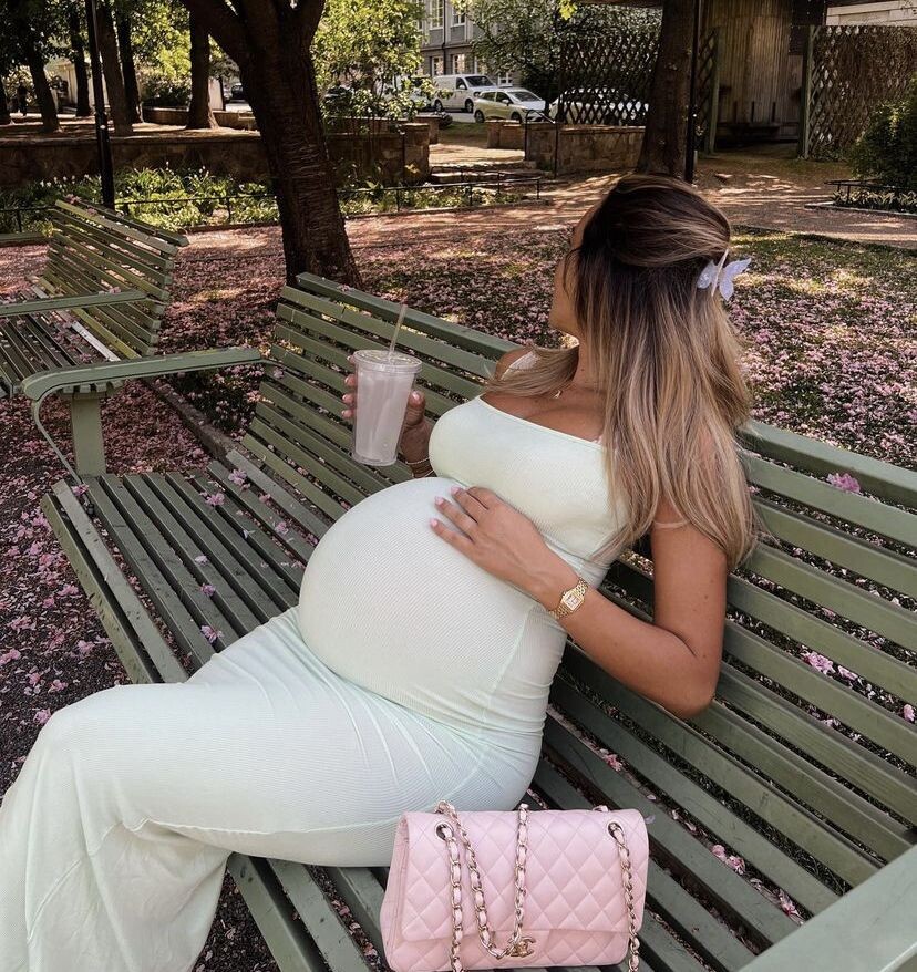 Беременная женщина