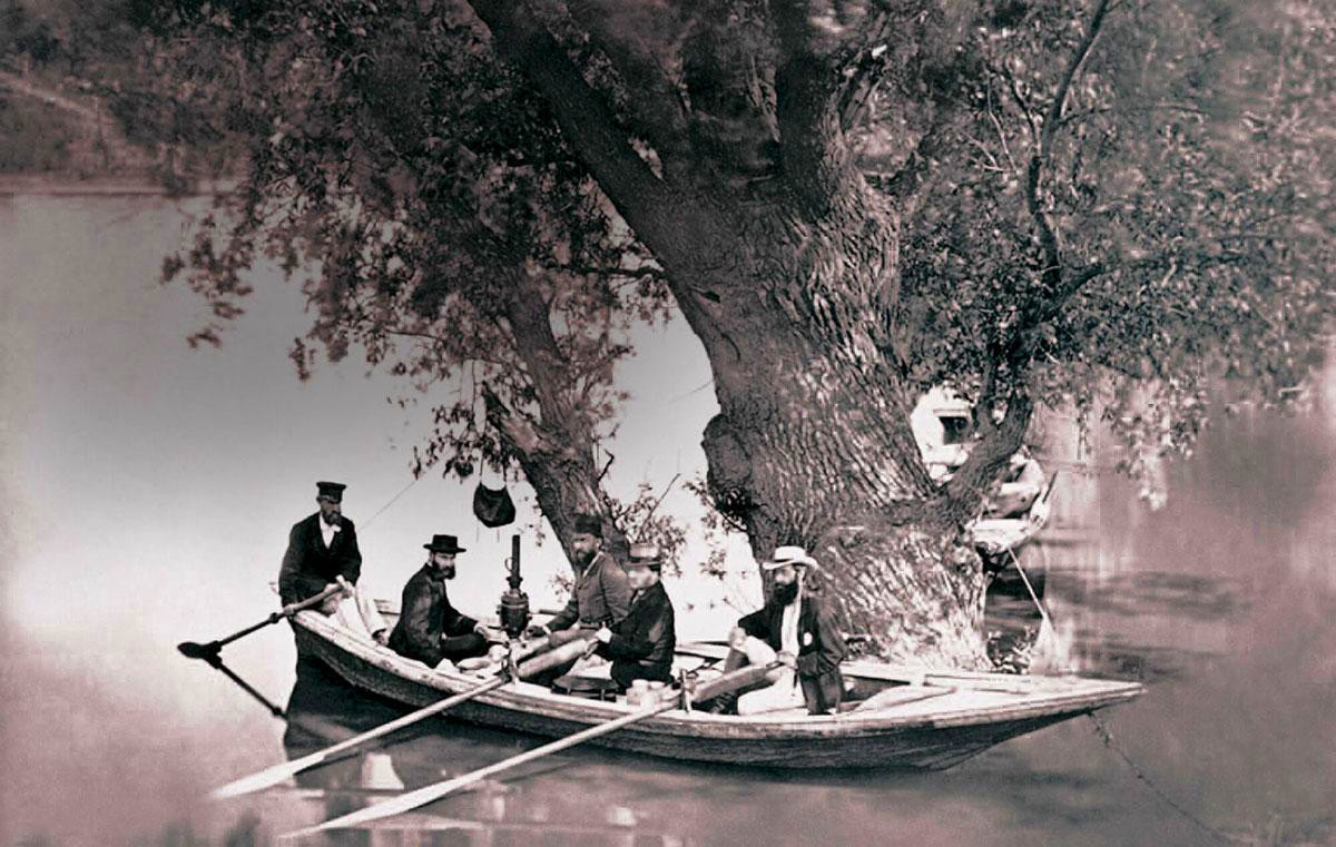 Российская империя. Немецкие колонисты в Старой Сарепте во время отдыха на реке Сарпа. 