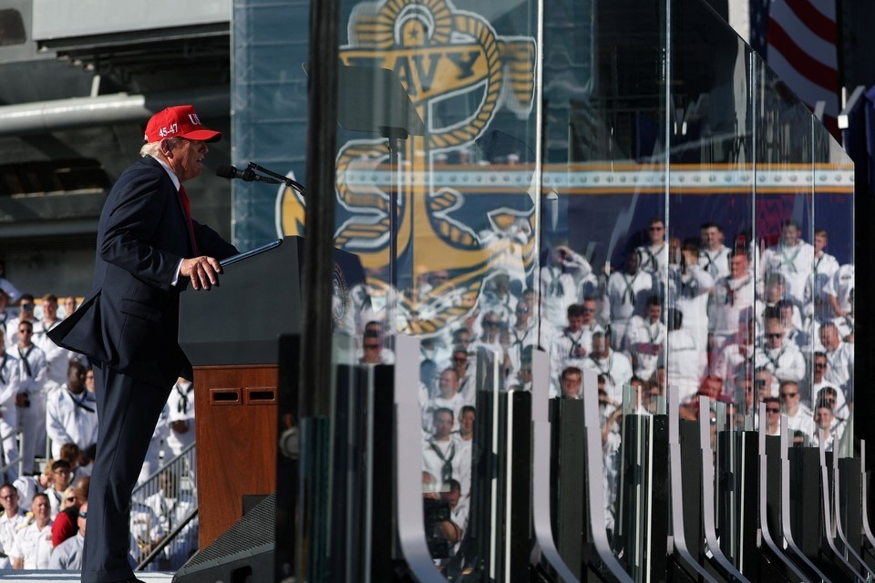    Трамп похвастался скорым началом строительства новой АПЛ для "величайших" вооружённых сил в мире