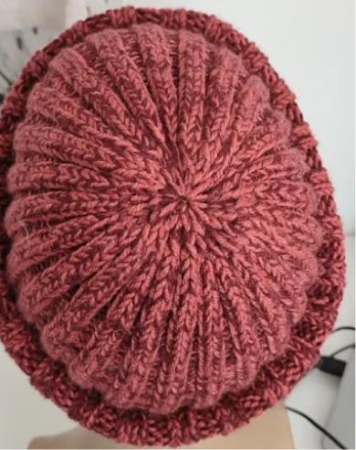 Как быстро и красиво закрыть макушку шапки: универсальный способ для новичков