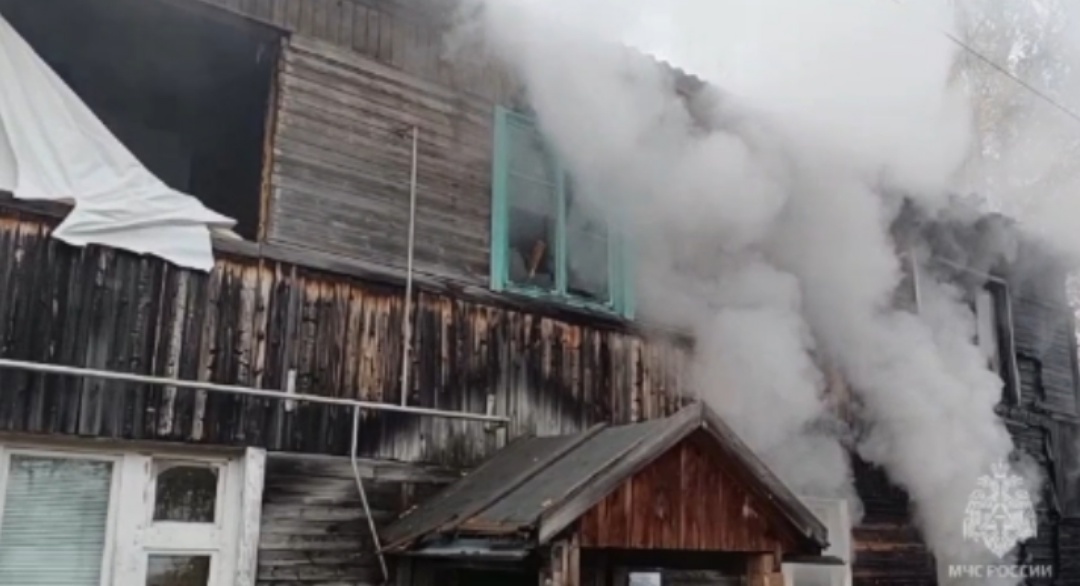    В Советском горел частично расселенный многоквартирный дом