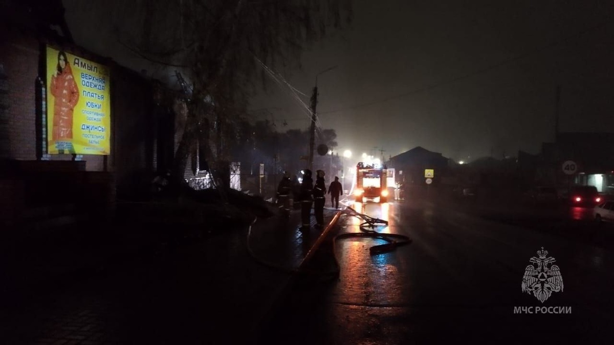     В селе на юге Красноярского края сгорели несколько магазинов