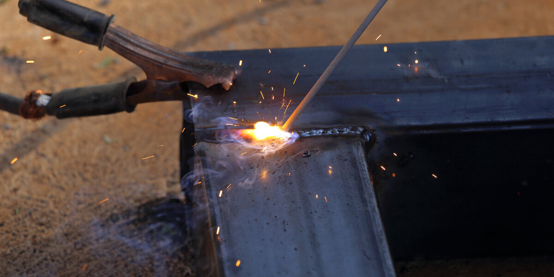 Как правильно вести электрод - от себя или к себе? Главный вопрос новичков при сварке