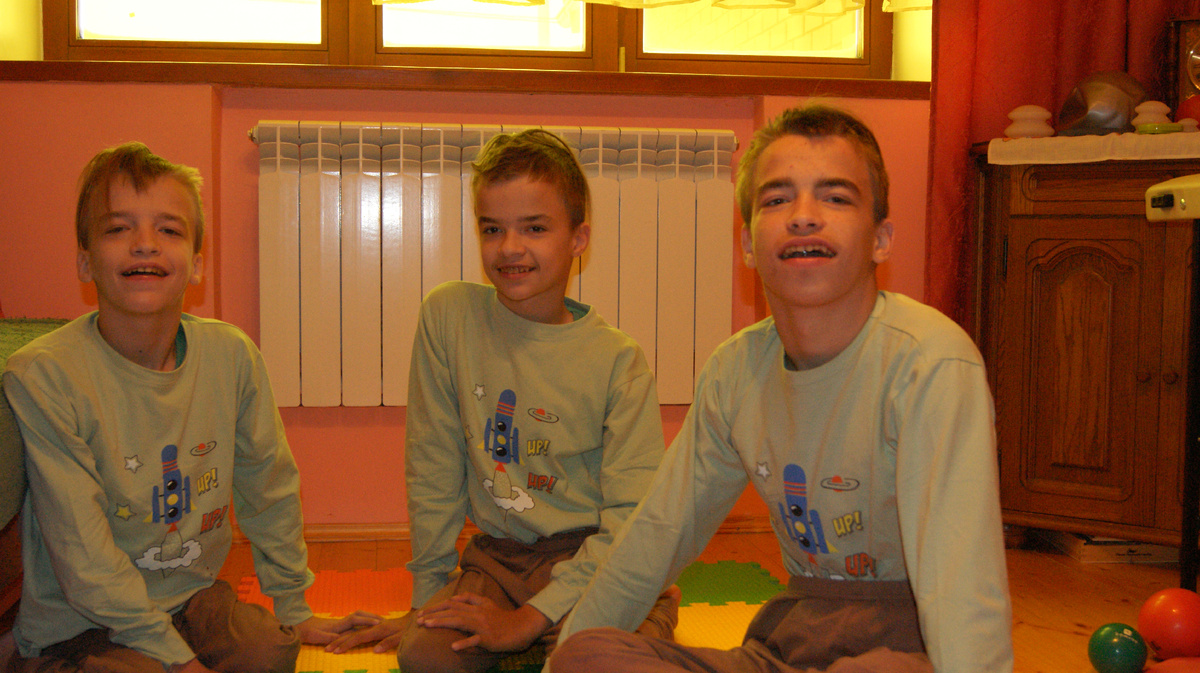 Кто из троицы двойняшки угадаете?