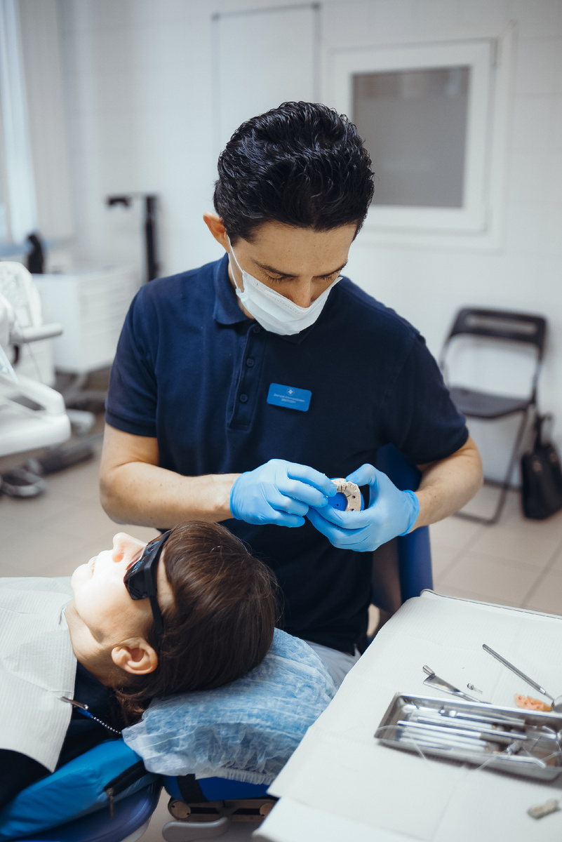 Фотография взята с сайта стоматологии Дмитрович Фэмили https://www.dmitrovich.ru/