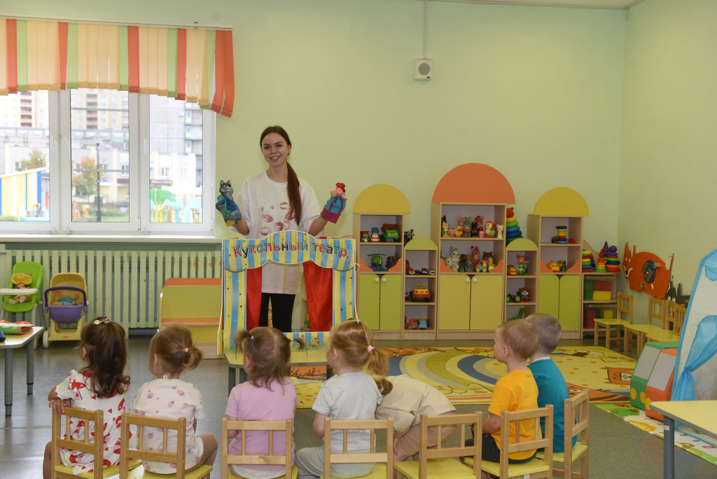 Анастасия Лоткова еще в подростковом возрасте поняла, что хочет стать воспитателем: ей очень нравилось играть с малышами.