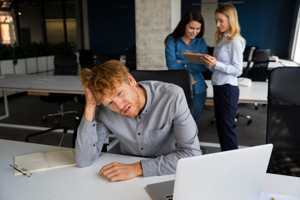 Freepic. На работе возникает тревога – это сигнал, что ваша психика находится под воздействием стрессогенных факторов, и игнорировать его крайне опасно.