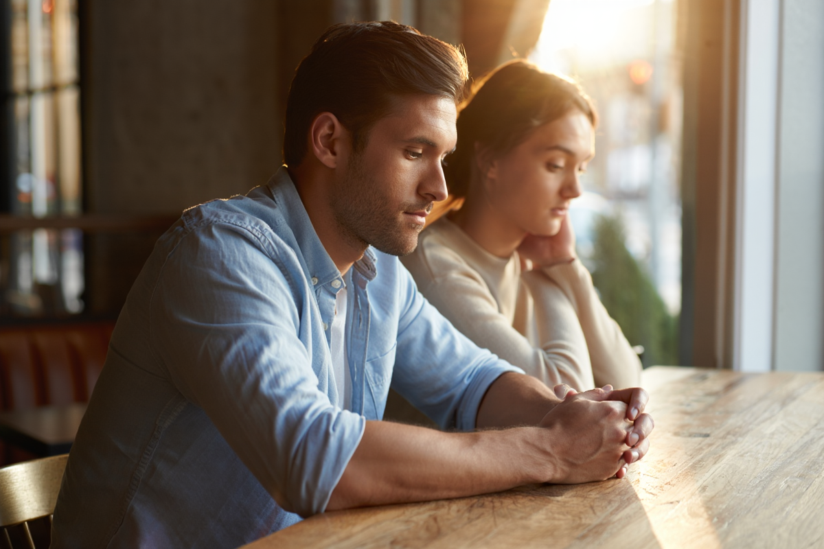 Почему с одними людьми хочется меняться, а с другими — закрыться?
Все дело в вашей значимости в отношениях. Узнайте, как стать тем, рядом с кем раскрываются и любят по-настоящему.