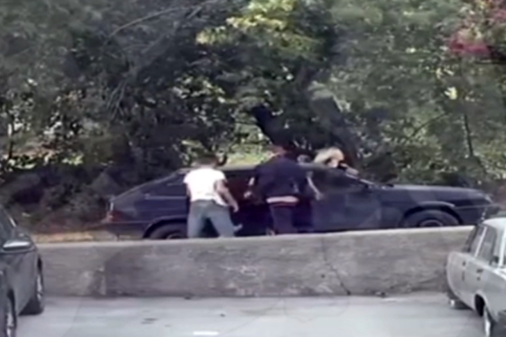    Кадр с моментом похищения 13-летнего школьника. Источник: ТГ-канал Русской общины