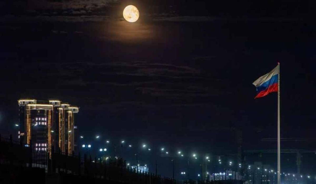     Луна. Источник: nsk.kp.ru Автор фото: Михаил Фролов