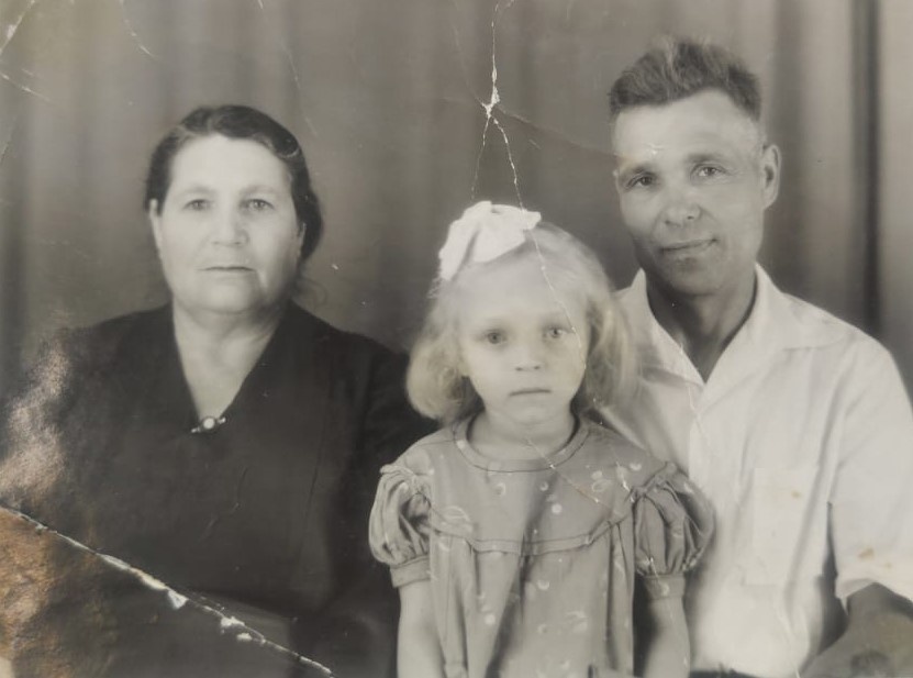 Ольга Ивановна, Валя и Иван Иванович.