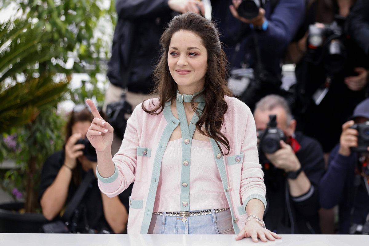 Актриса Марион Котийяр во время 76-го Каннского кинофестиваля во Франции, 21 мая 2023 года ©IMAGO/Sebastian Gabsch/IMAGO/Future Image
