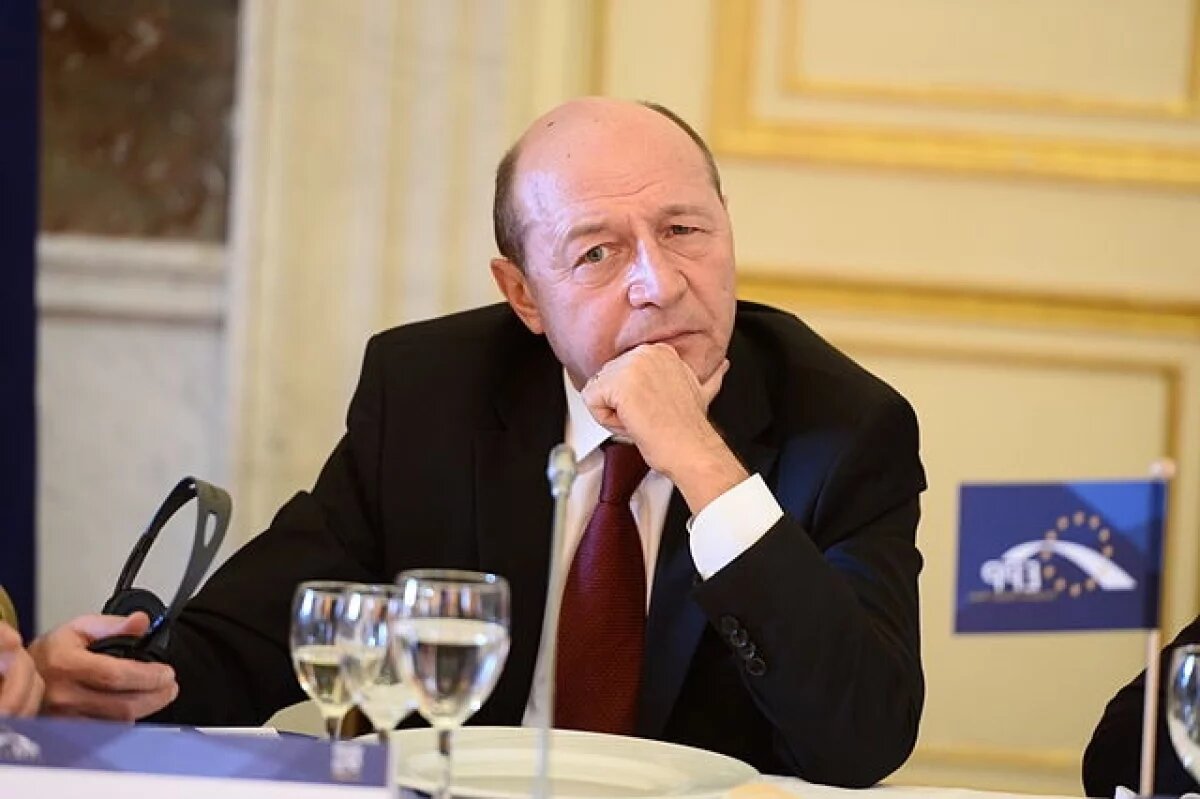    Экс-президент Румынии Бэсеску развеял слухи о связях Джорджеску с Россией