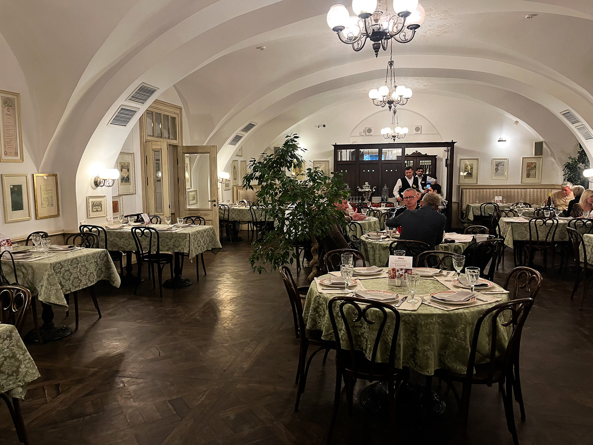 Первый зал «Русской рюмочной №1» →