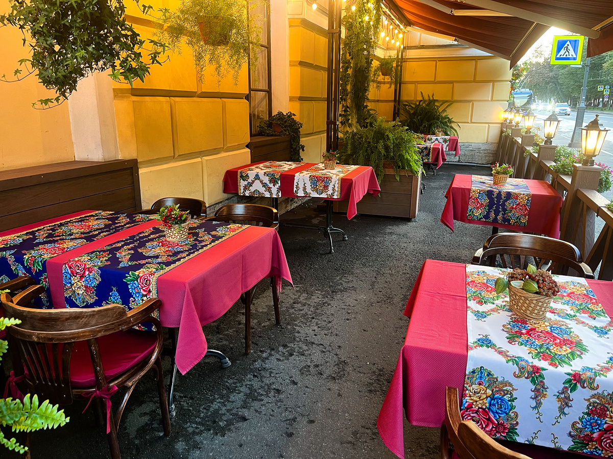 Летняя веранда ресторана