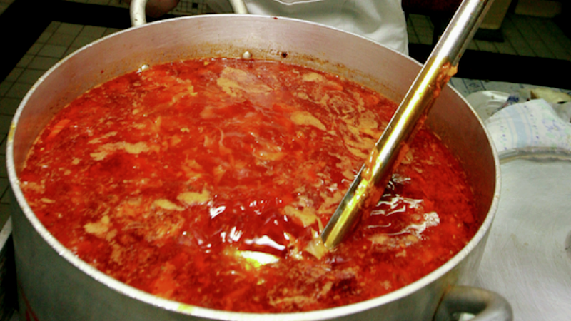 Борщ в столовой