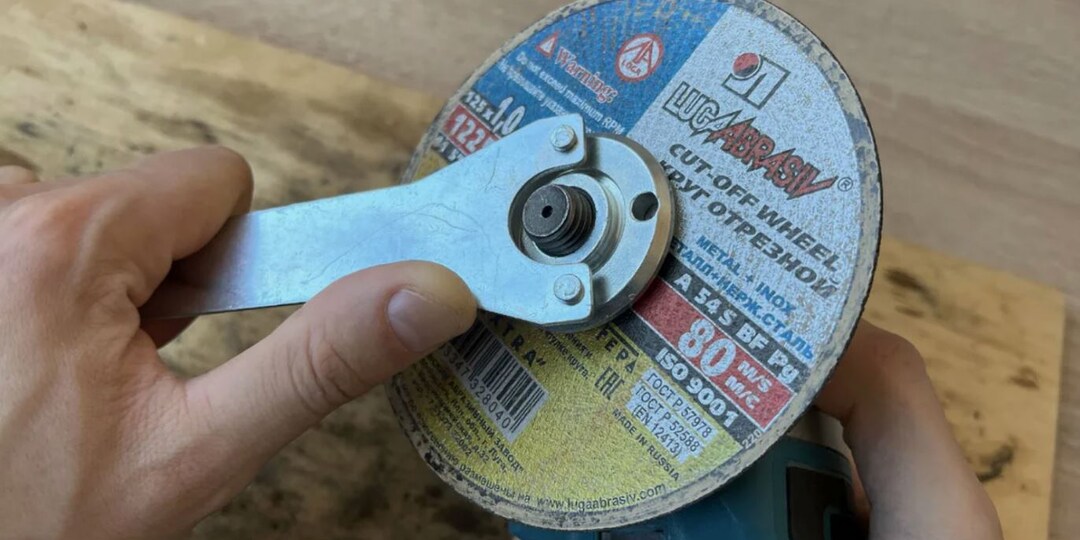 Что категорически нельзя делать с болгаркой: привычка, из-за которой УШМ превращается в бомбу