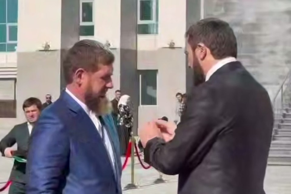    Золотую звезду главе Чечни вручили на открытии нового правительственного комплекса. Фото: кадр видео Магомеда Даудова