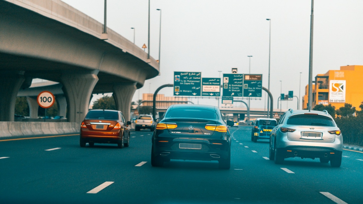 https://unsplash.com/photos/cars-on-road-during-daytime-Y5__nkBEiCo